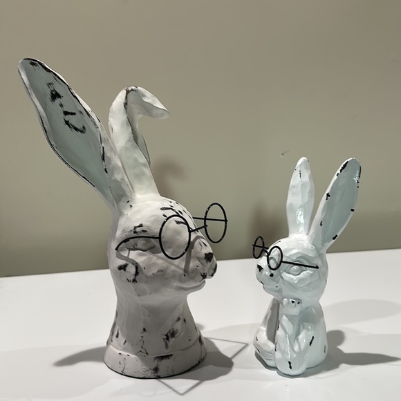 🌸NEW 2 Pieces Hobby Lobby Charming White Rabbit Sculptures with Glasses. - Picture 3 of 10